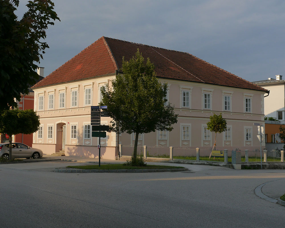 Das Foto zeigt das Gebäude der Lebenswelt Wallsee
