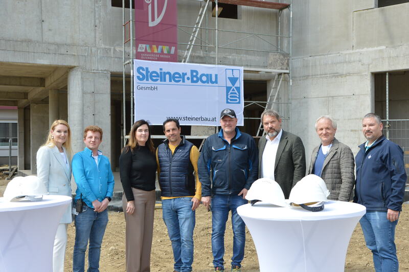 Beim Elisabethinen-Krankenhaus Klagenfurt bleibt kein Stein auf dem anderen. Seit Oktober 2024 wird kräftig gebaut: Entlang der Völkermarkter Straße entsteht ein Neubau