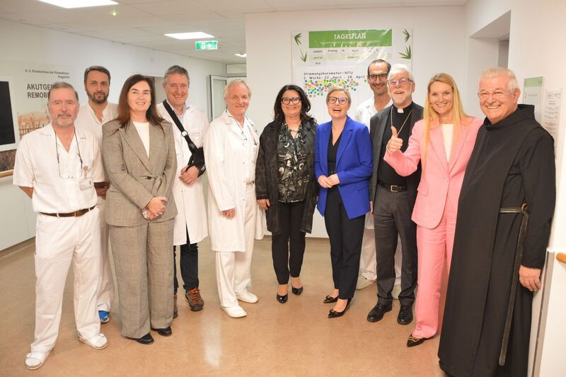 Besuch Bundesministerin Raab im EKH / EKH Lernstation im EKH Gruppenfoto