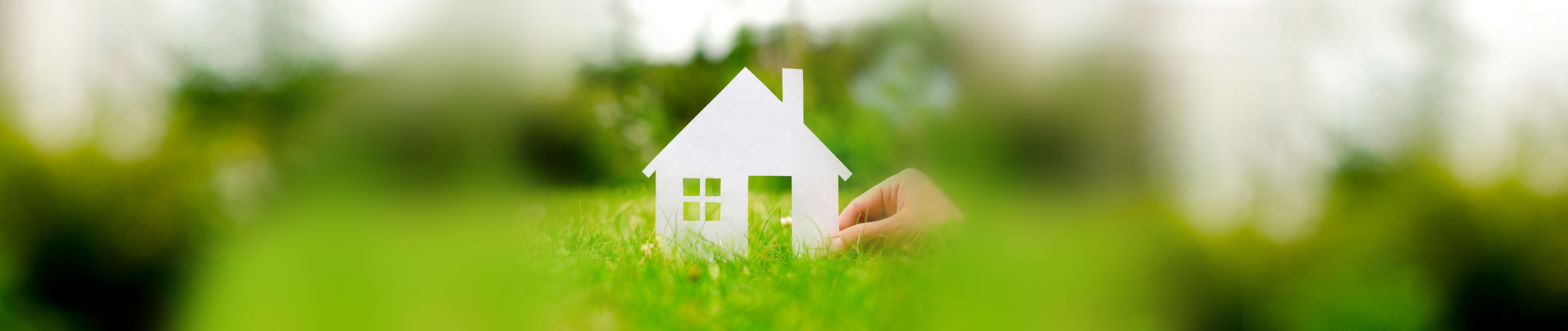 Das Bild zeigt ein Häuschen auf der Wiese