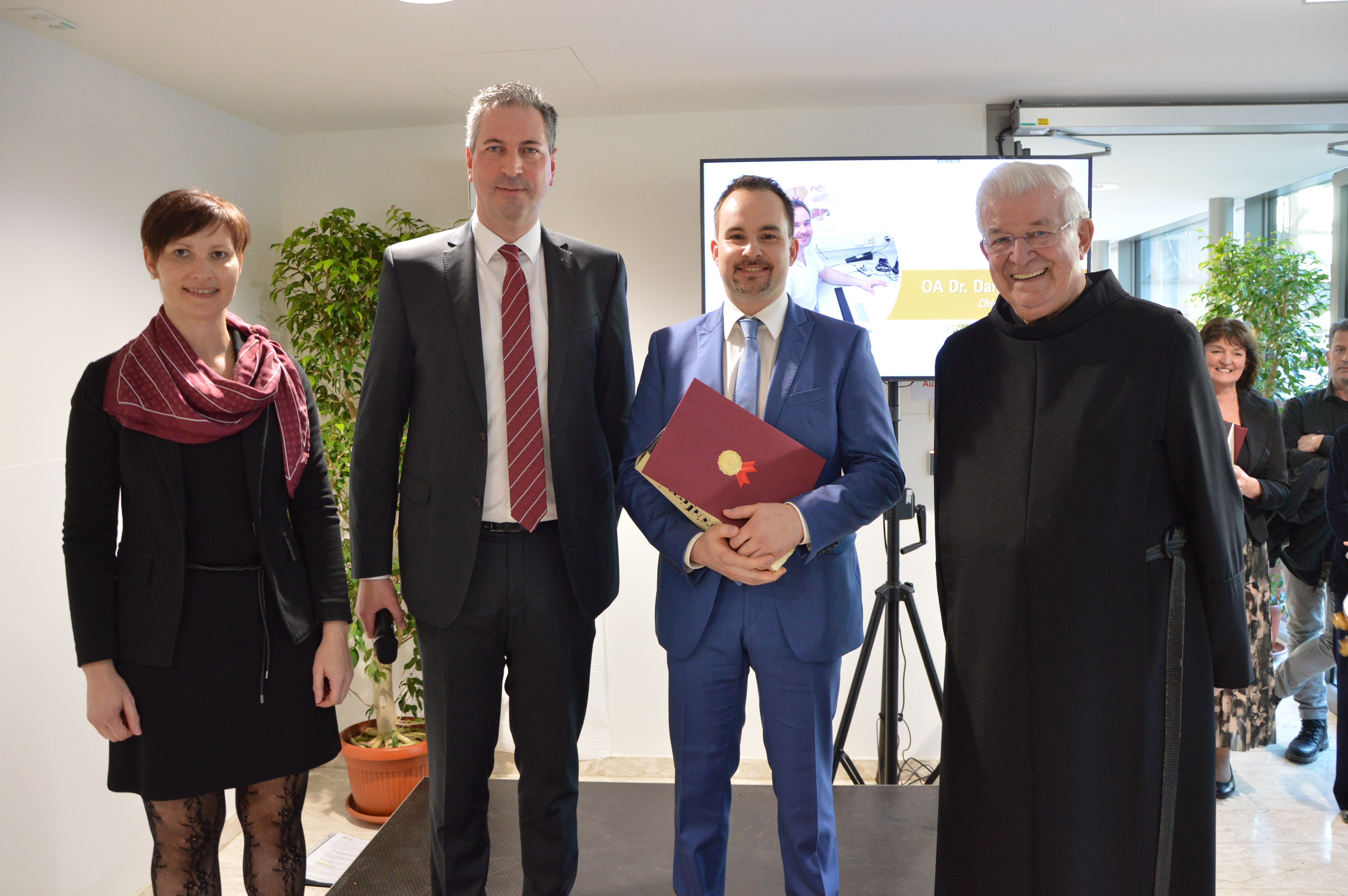 OA Dr. Daniel Schmid