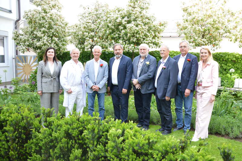v.l.n.r.: Mag. Dr. Elke Haber, MBA (Kaufmännische Direktorin des EKH), Ärztlicher Leiter Prim. Dr. Hans Jörg Neumann, MSc, der externe Visitor Uwe Riegelmann, Elisabethinen-Geschäftsführer Mag. Michael Steiner, MAS, Medizinischer Visitor Dr. Jochen S