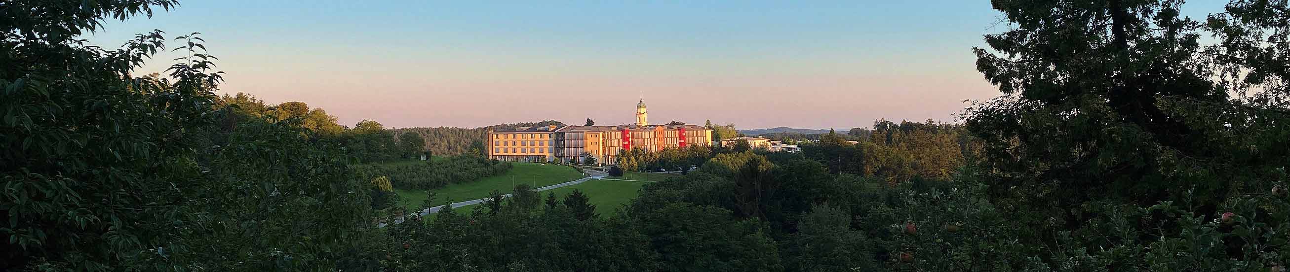 Das Bild zeigt eine Panoramaaufnahme des Hauptsitzes der Lebenswelten Steiermark in Kainbach bei Graz
