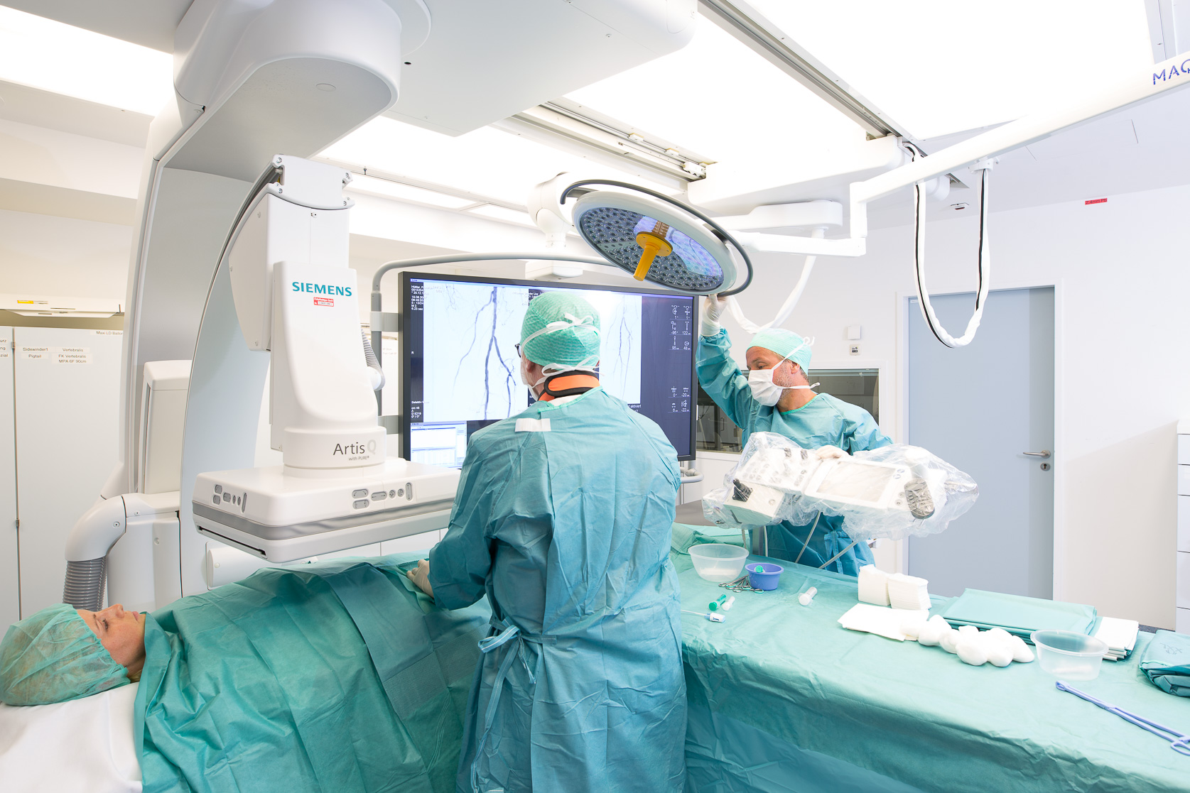 Das Bild zeigt eine Gefäß-Operation