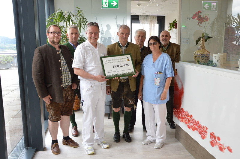 Bildtext: 2.000 Euro Spende an die Palliativstation: Jagd ist Freude, Jagd ist Verantwortung – auch soziale Verantwortung. Spendenübergabe der Hegeringe Kappel am Krappfeld (Hegeringleiter Karl Prasser), Meiselding-Mölbling (Hegeringleiter Wolfgang K