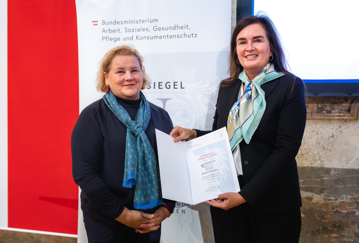 Sozialministerin Korinna Schumann und Mag. Dr. Elke Haber, MBA