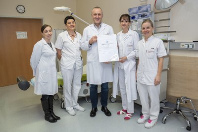 Auszeichnung für das Wundzentrum, Gruppenfoto, 1.3.2023, Katja Kommt, Foto Thomas Hude, Elisabethinen Krankenhaus