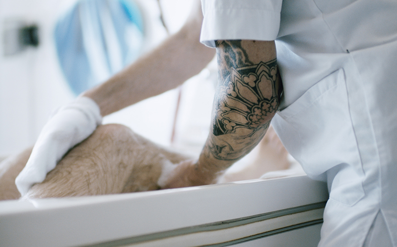 Hier sehen Sie eine Pflegesituation