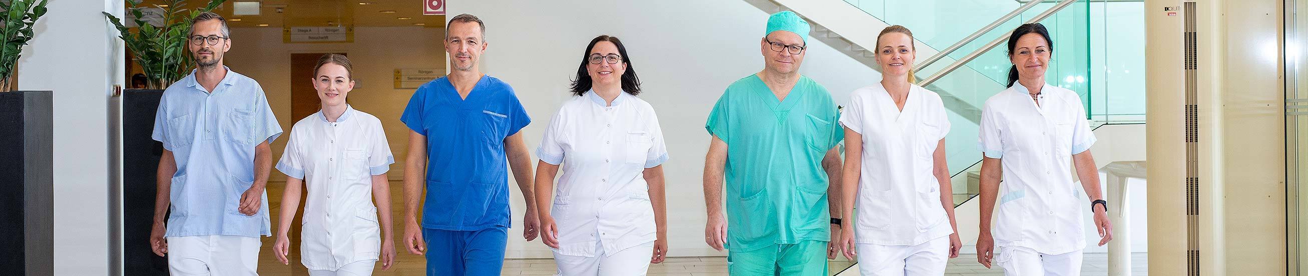 Das Bild zeigt Mitarbeitende aus der Pflege.