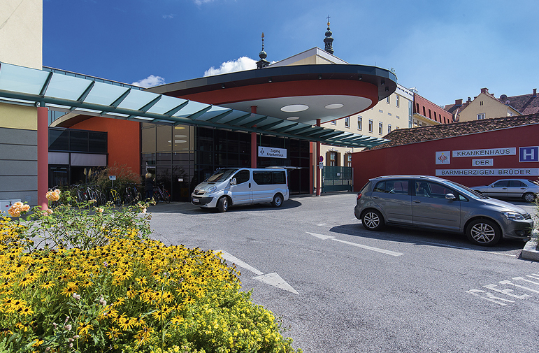 Haupteingang nach dem Umbau 2003-2009