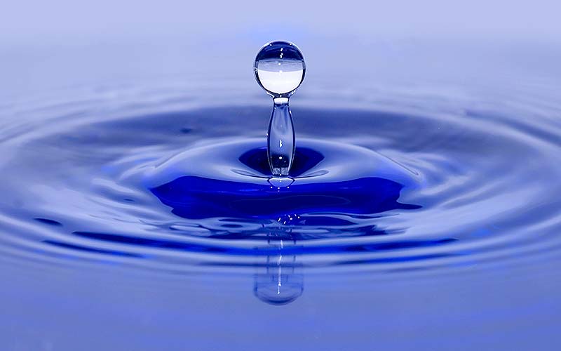 Das Bild zeigt einen Wassertropfen als Symbol für den Ordenswert Spiritualität.