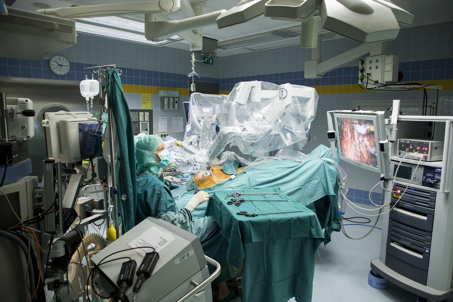 Operationssaal wo das da Vinci System im Einsatz ist