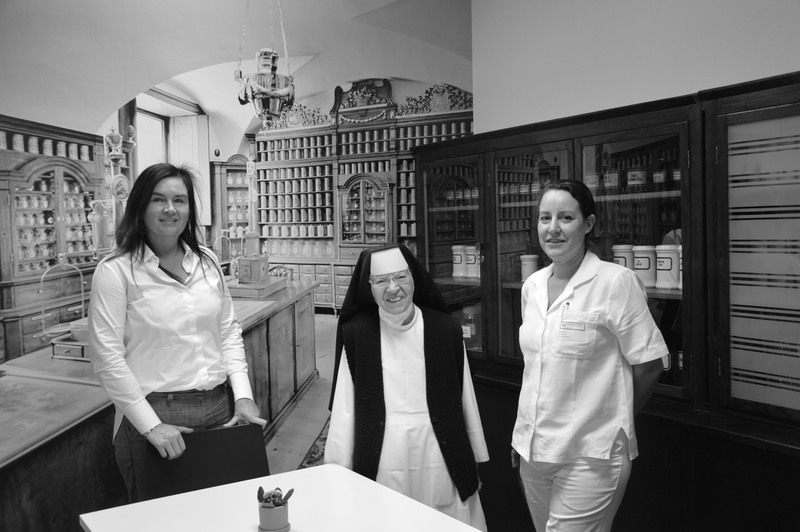 Gruppenfoto / EKH Mag. Dr. Elke Haber, MBA, Sr. Immaculata – Mag. pharm. Josefine Kowatsch, Mag. Dr. Iris Wille