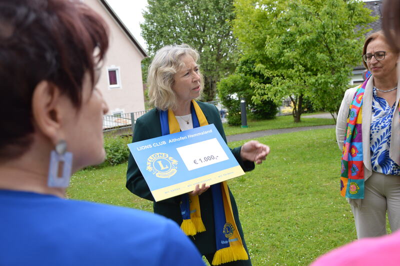 Lions Spendenübergabe an Förderkreis Onkologie