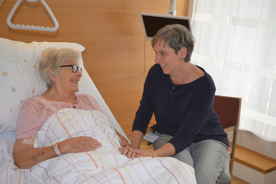 Angehörige am Krankenbett