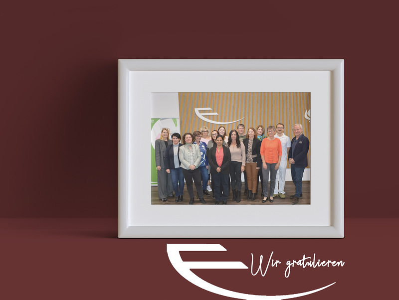 Gruppenfoto Mitarbeiterehrung / EKH Geehrt für ihre langjährige Treue und ihren Einsatz: Die Jubilare des Elisabethinen-Krankenhauses nach der feierlichen Mitarbeiterehrung – ein gemeinsames Zeichen von Dankbarkeit und Verbundenheit.