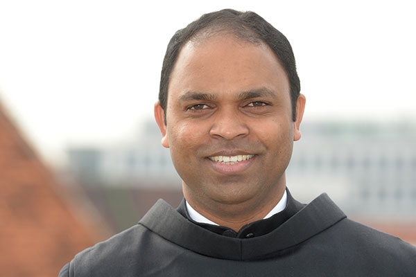 Das Bild zeigt Frater Saji Mullankuzhy OH