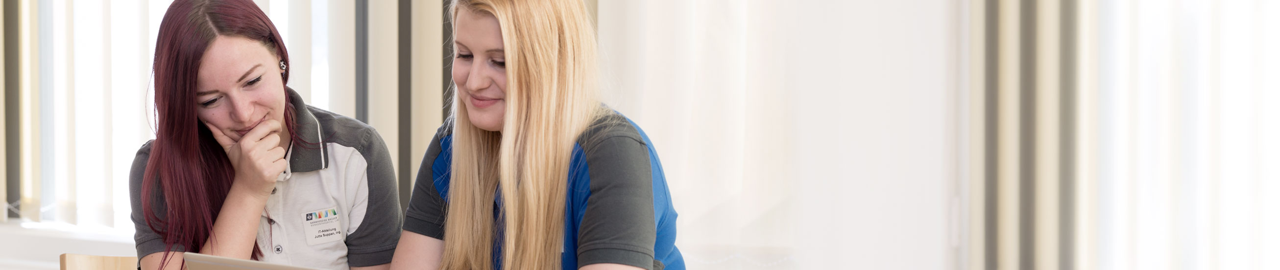 Das Bild zeigt einen Lehrling in Ausbildung.