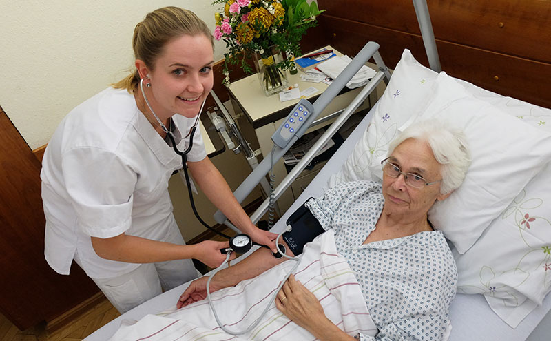 Hier sehen Sie eine Pflegesituation