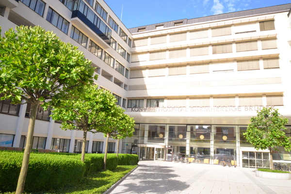 Das Bild zeigt das Krankenhaus Barmherzige Brüder
